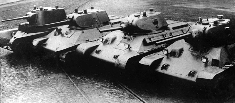  Довоенные танки производства завода № 183. Слева направо: А-8 (БТ-7М),А-20, Т-34 обр 1940 г. с пушкой Л-11, Т-34 обр. 1941 г. с пушкой Ф-34.